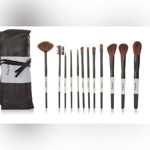 Makeup Brush Set Professional Studio Quality 12 Pieces with Case NEW